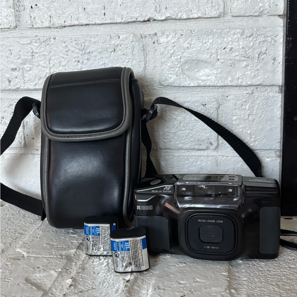 RICOH RZ-750 Point & Shoot 35mm Film Camera AF 38-76mm W/ Two Batteries UNTESTED